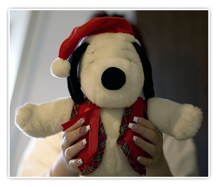 Snoopy als Weihnachts-Plüschfigur