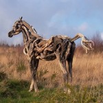Pferdeskulptur aus Treibholz