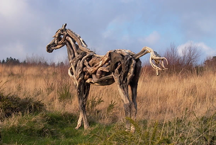 Pferdeskulptur aus Treibholz